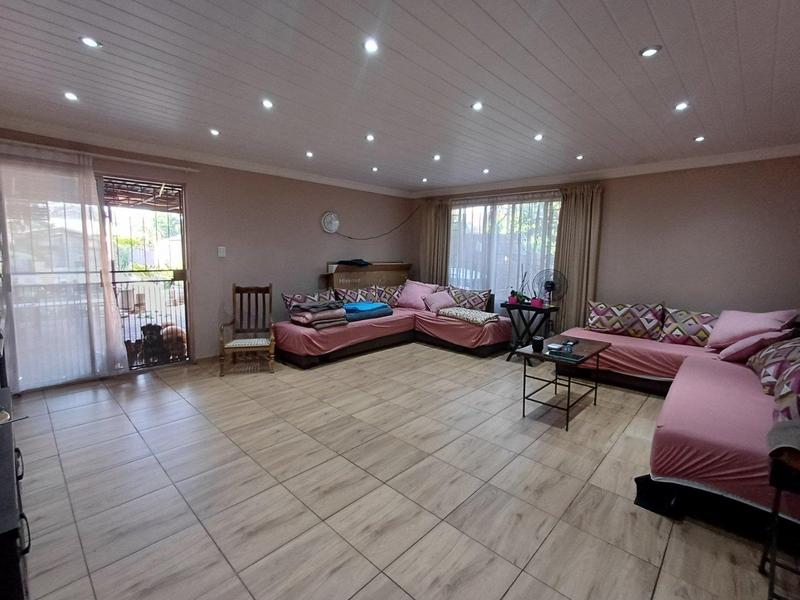 5 Bedroom Property for Sale in Claremont Western Cape